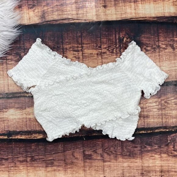 RELISTED White Stretchy Criss Cross Crop Top - Picture 2 of 6